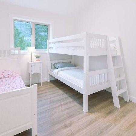 Oasis Getaway, Mins To Lake, King Bed, Dbl Garage Invermere Buitenkant foto