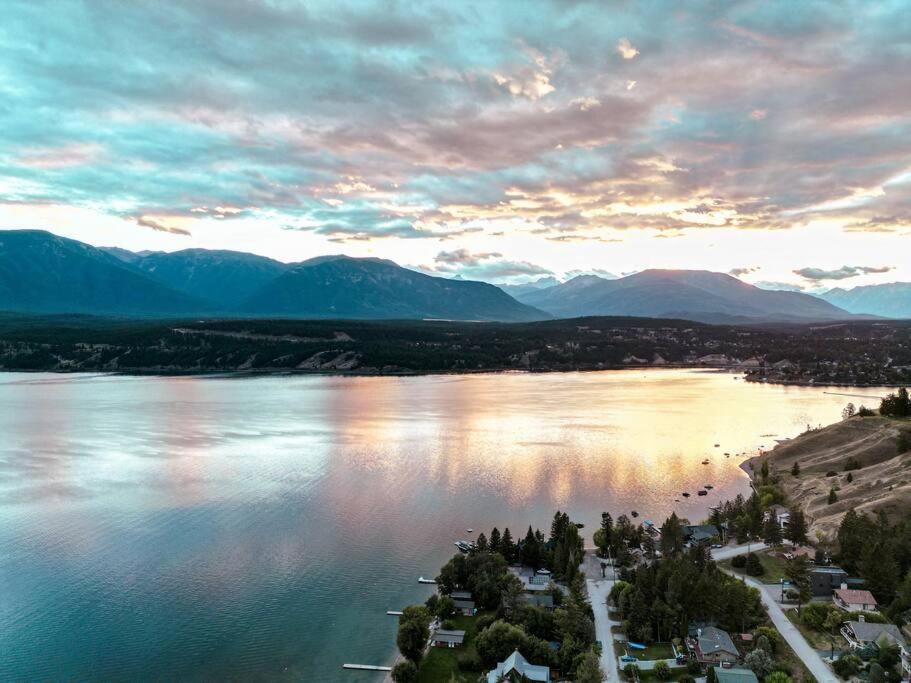 Oasis Getaway, Mins To Lake, King Bed, Dbl Garage Invermere Buitenkant foto
