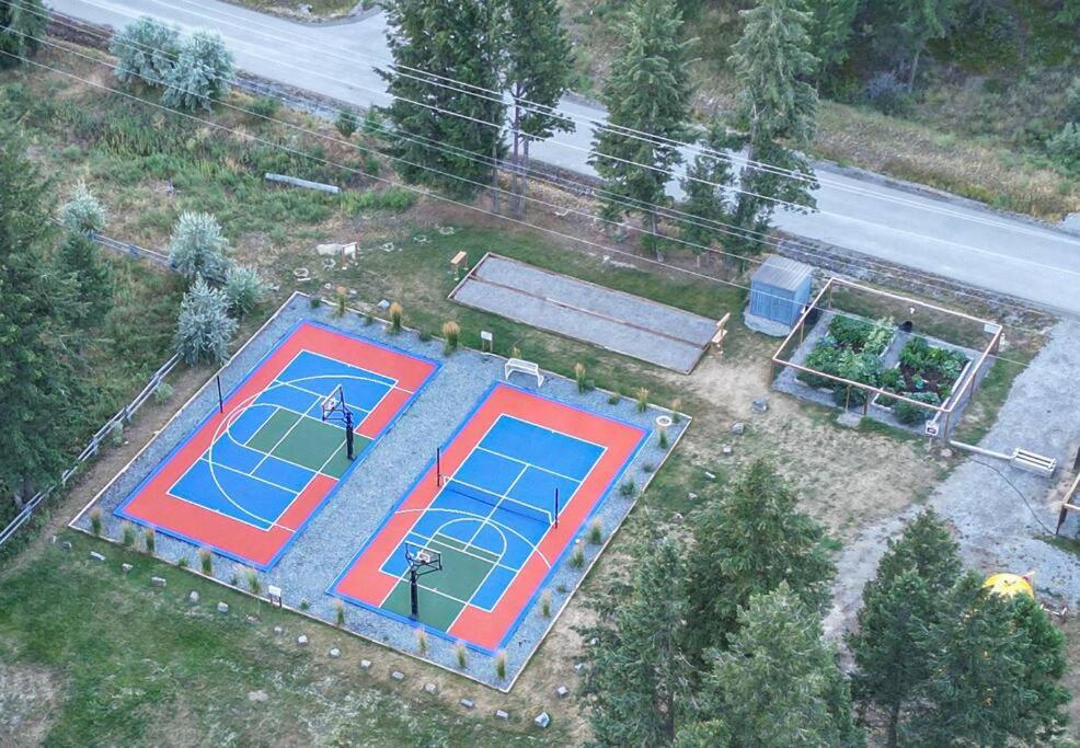 Oasis Getaway, Mins To Lake, King Bed, Dbl Garage Invermere Buitenkant foto