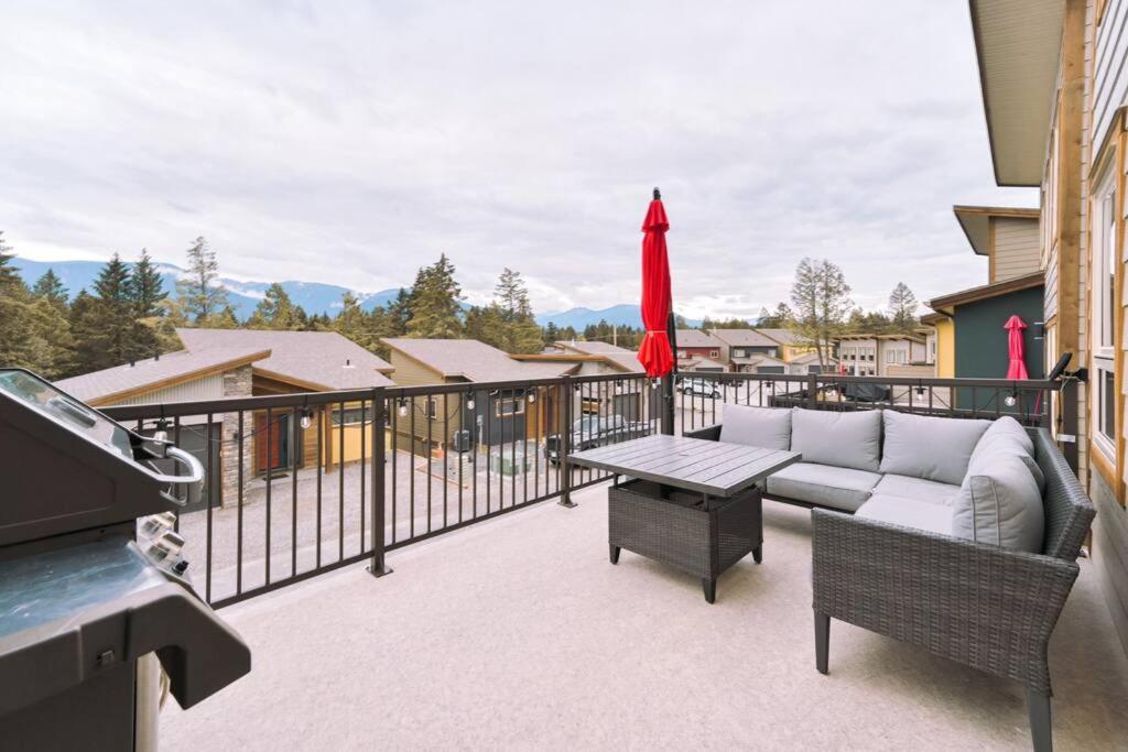 Oasis Getaway, Mins To Lake, King Bed, Dbl Garage Invermere Buitenkant foto