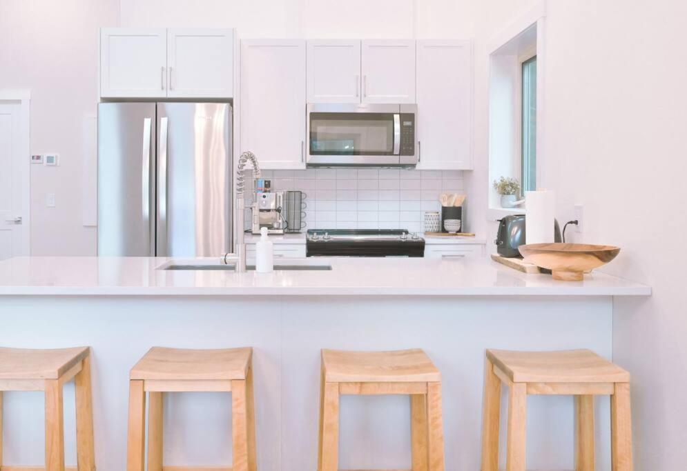 Oasis Getaway, Mins To Lake, King Bed, Dbl Garage Invermere Buitenkant foto