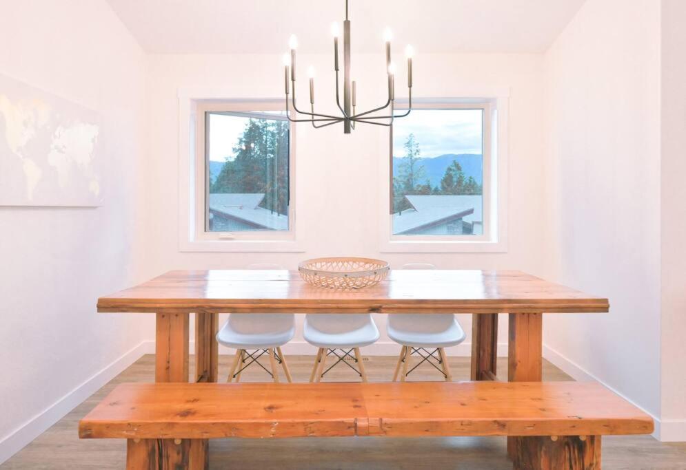 Oasis Getaway, Mins To Lake, King Bed, Dbl Garage Invermere Buitenkant foto