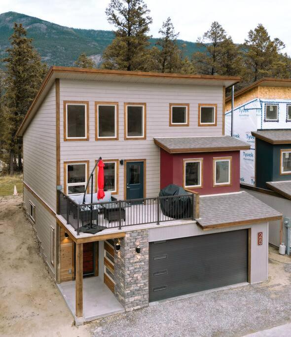 Oasis Getaway, Mins To Lake, King Bed, Dbl Garage Invermere Buitenkant foto