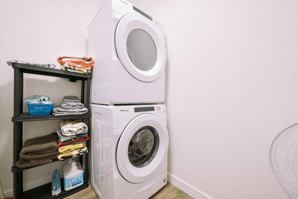 Oasis Getaway, Mins To Lake, King Bed, Dbl Garage Invermere Buitenkant foto