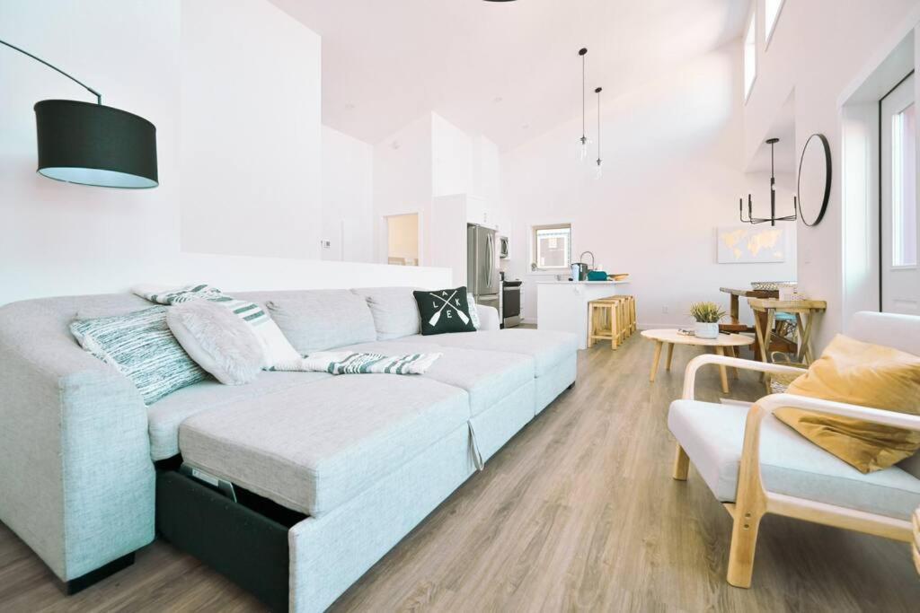 Oasis Getaway, Mins To Lake, King Bed, Dbl Garage Invermere Buitenkant foto