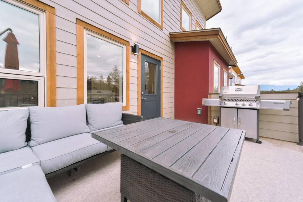 Oasis Getaway, Mins To Lake, King Bed, Dbl Garage Invermere Buitenkant foto